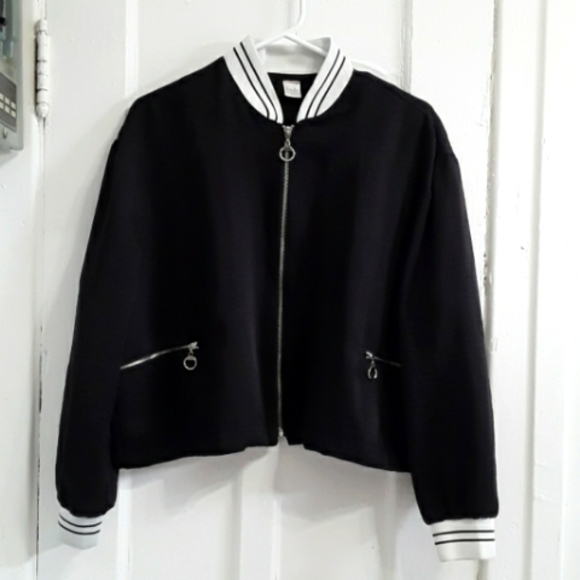 Size L cropped light jacket - Picture 1 of 6